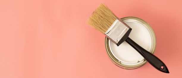 室内的照明等级，如果光线较低，建议使用明亮的色彩。因为如果使用暗色调它会使房子内部看起来黑暗和不透明。图片下载