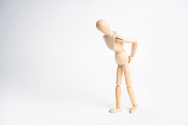 木头人有消化问题。卫生保健的概念。图片下载