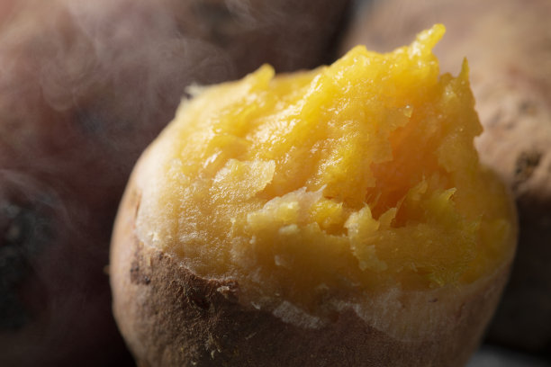 日本烤红薯。Ishiyakiimo。图片下载