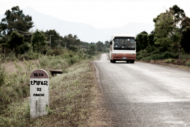 老挝t16国道上的里程碑标志。图片下载