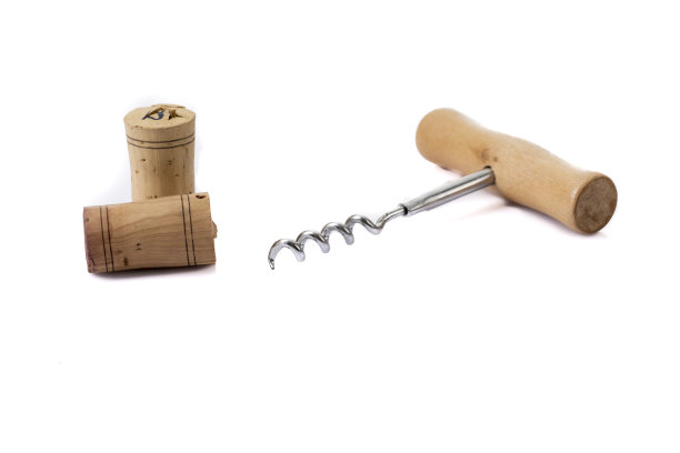 白色背景上的葡萄酒开瓶器图片下载