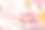 自助餐区婚礼糖果吧的美味甜点:玻璃杯里有草莓和鲜奶油图片下载