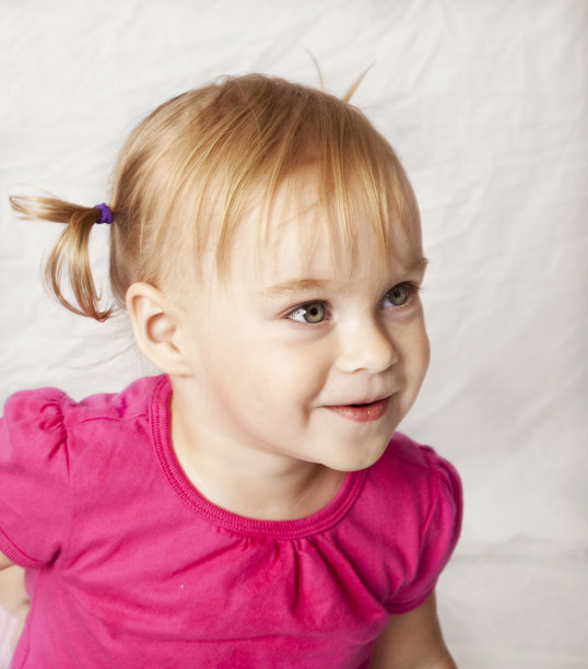 扎着马尾辫的女孩肖像图片下载