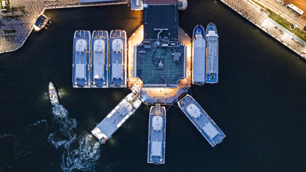 土耳其轮渡夜间无人机图片下载