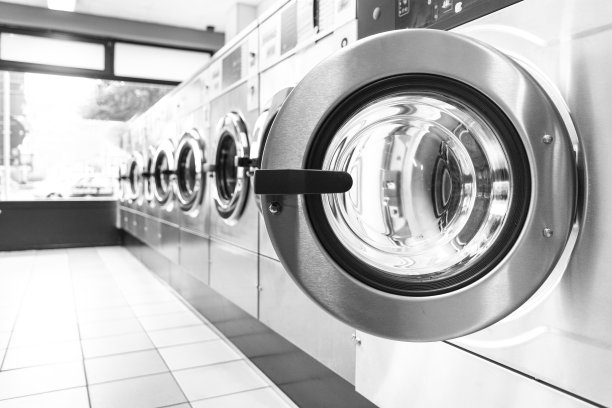 公共洗衣中心的洗衣机图片下载