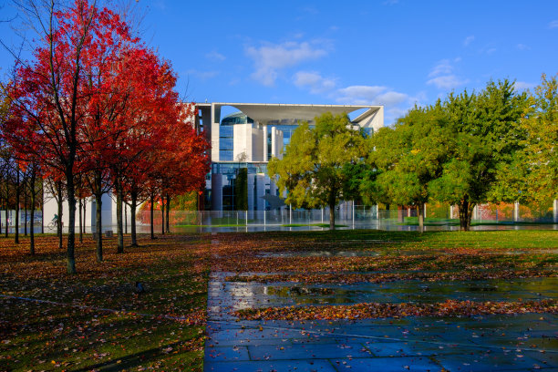 位于柏林国会大厦附近政府区的联邦总理府。图片下载