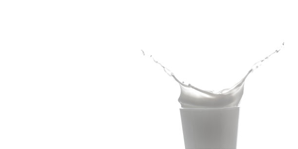 一杯牛奶飞溅孤立在白色背景。图片下载