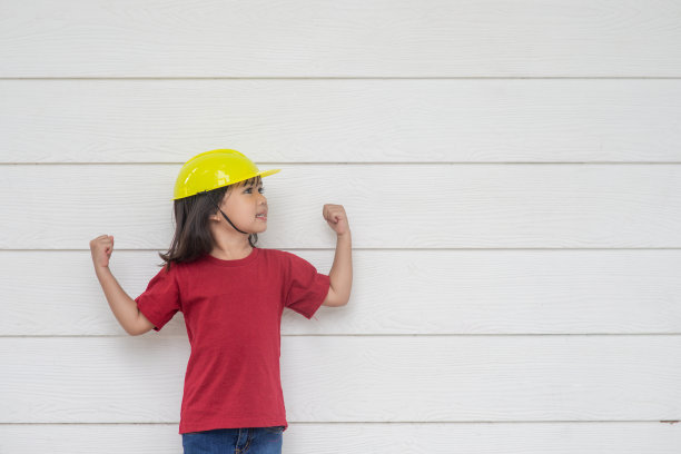 亚洲女孩扮演工程师头盔图片下载