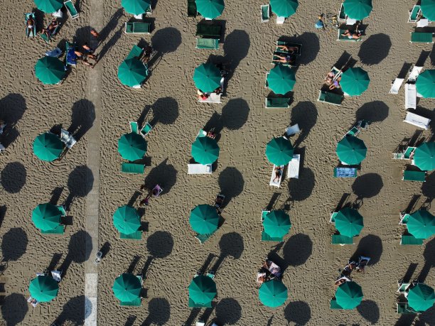 伞 Forte dei Marmi 海滩图片下载