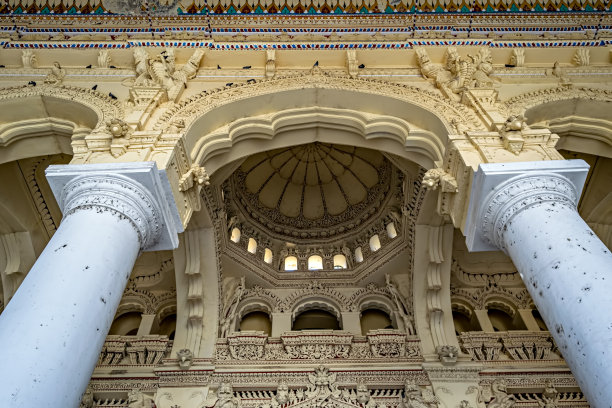 马杜赖Nayakkar宫殿的内景，充满了美丽的雕刻。图片下载