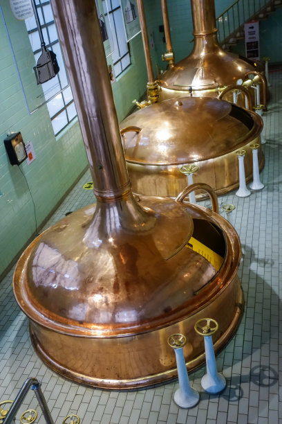 旧啤酒用铜罐发酵罐，酿造工艺图片下载