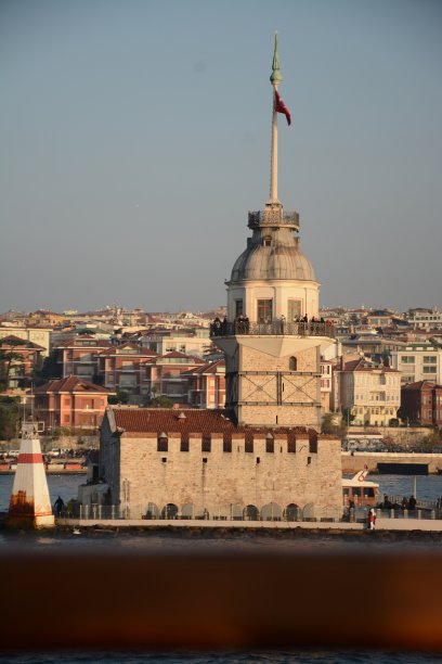 少女的塔图片下载