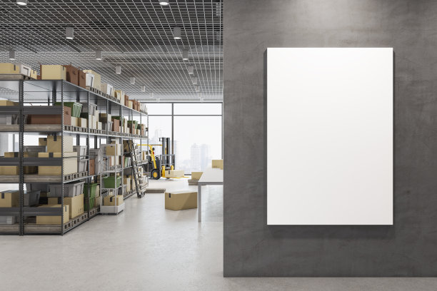 现代仓库内部与空的模拟横幅在墙上，机架，盒子，城市视图和日光。物流和航运概念。3 d渲染。图片下载