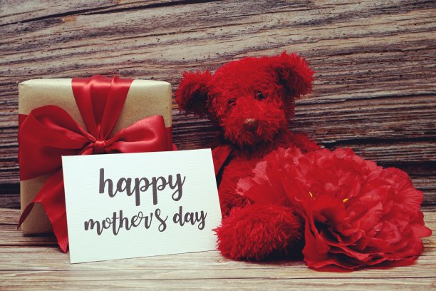 感谢卡与礼品盒礼物和木制背景花装饰图片下载