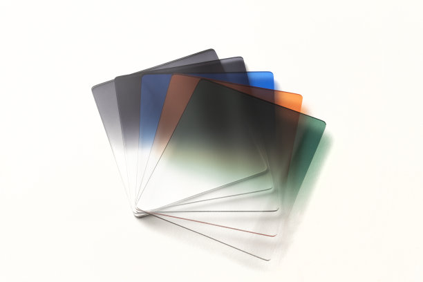 在白色背景上的一套彩色摄影滤镜图片下载