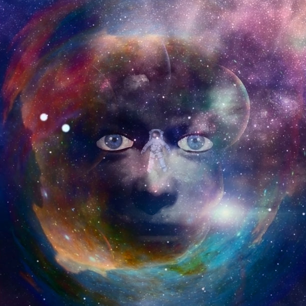 神秘面孔前的宇航员图片下载