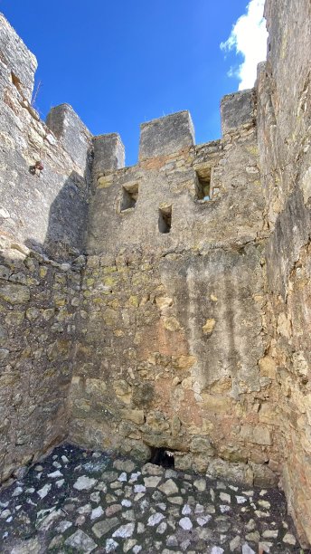 照片城堡渡槽中世纪葡萄牙遗产户外古代历史历史建筑圣堂骑士墙堡垒堡垒基督基督教骑士命令炮眼墙图片下载