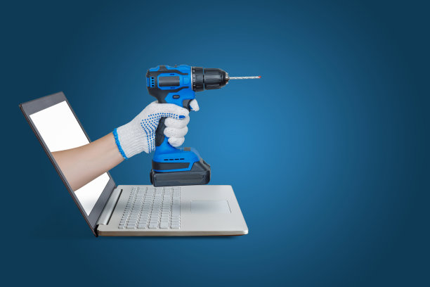 手从笔记本电脑屏幕上钻出来。图片下载