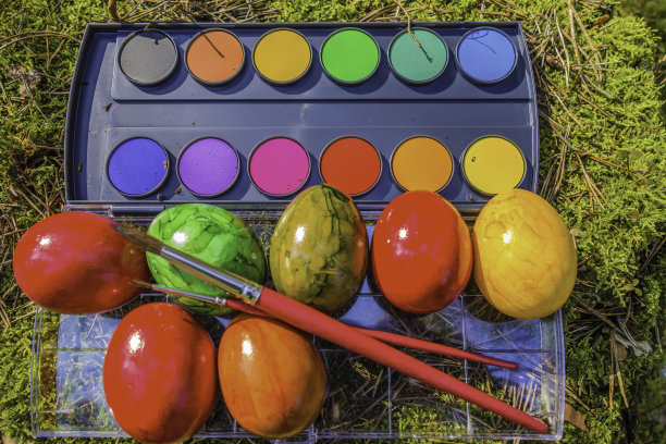 给复活节彩蛋上色图片下载