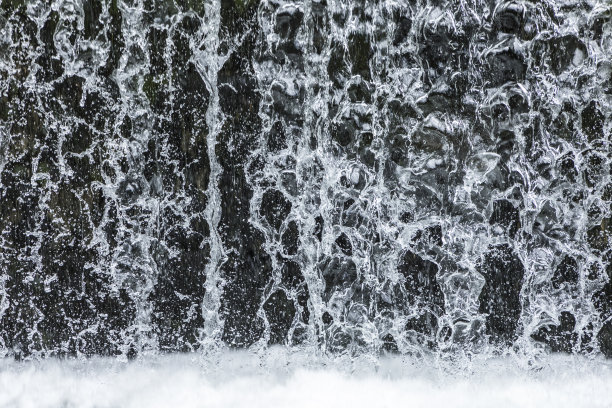 法国汝拉岛的喀斯卡德·杜·赫利松的细节，给出了淡水的象征背景图片下载