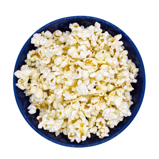 爆米花在碗孤立在白色背景顶部视图特写照片。电影院。电影院。看电影吃零食。娱乐。视频流。图片下载