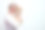 狗躺在主人的肩膀上。杰克罗素梗在他的主人手中的白色背景。人与动物的概念。T图片下载
