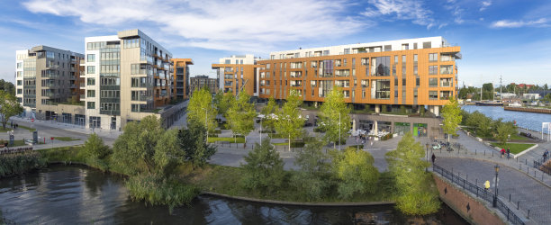 波兰格但斯克莫特拉瓦河上的全新彩色公寓楼群图片下载