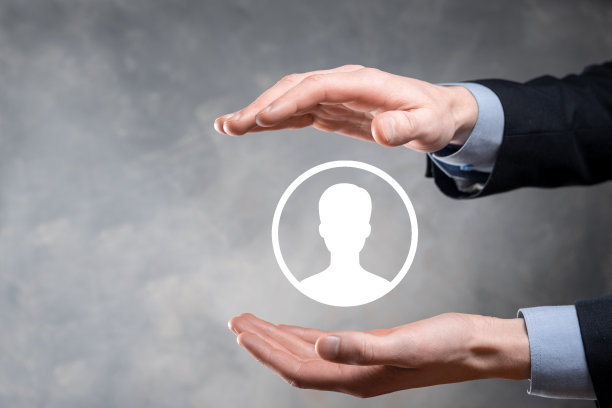 西装商人伸出手用户图标。Internet图标界面前景。全球网络媒体概念，虚拟屏幕上的接触，复制空间图片下载