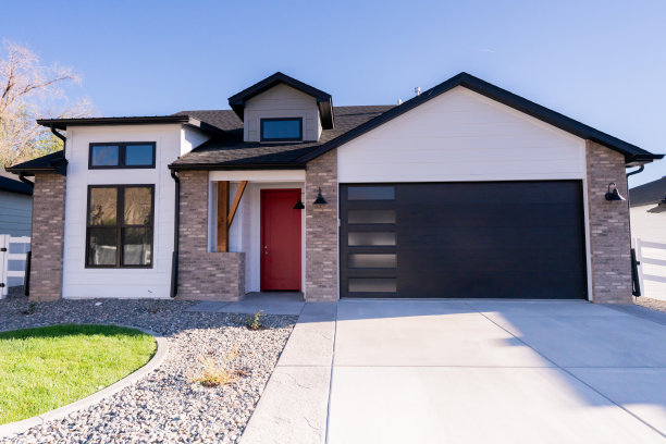 正面外观全新时尚高档家庭准备出售在晴天图片下载