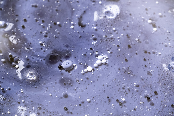 用墨水和牛奶制作的黑白抽象艺术品图片下载