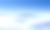 真实的冬季背景与雪原和蓝色的天空。图片下载