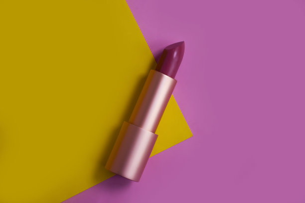 口红在彩色化妆品的背景图片下载