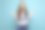 年轻的积极快乐美丽的winsom黑发女人与真诚的情感穿着格子衬衫在蓝色背景与副本空间保持孤立的双手，并给予亲吻图片下载