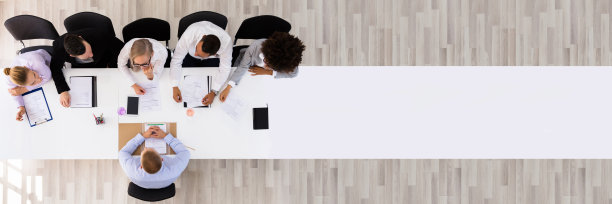 商人在面试时握手图片下载