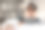 黑人女学生在家用笔记本电脑学习记笔记图片下载