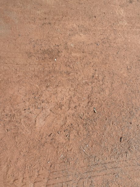 红色泥土的全帧镜头。图片下载