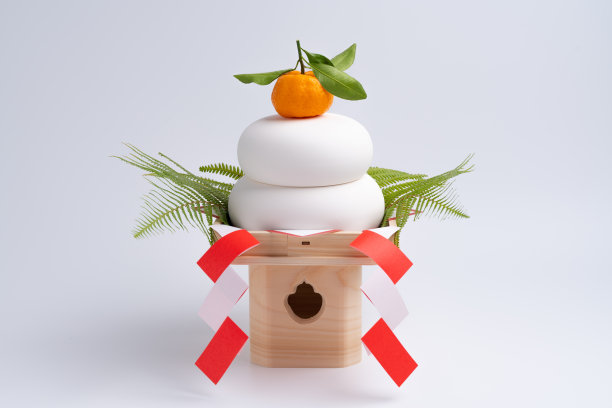 中间的“KAGAMIMOCHI”年糕照片。图片下载