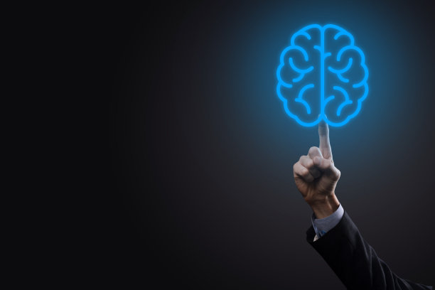 商人手持抽象的大脑和图标工具，设备，客户网络连接沟通虚拟，创新发展未来的技术、科学、创新和经营理念图片下载