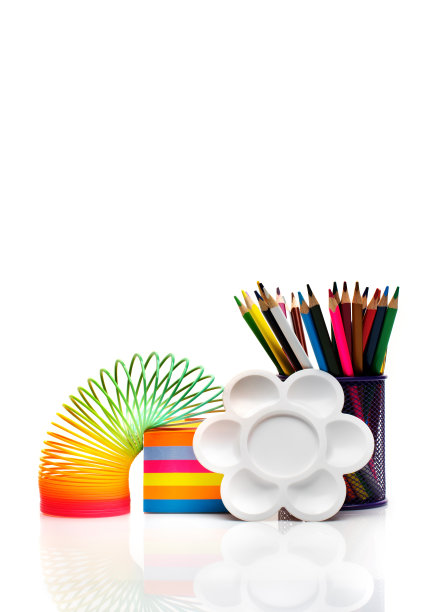 教育。回到学校的概念。学校的配件。水彩颜料和彩虹塑料五彩螺旋在白色的背景图片下载