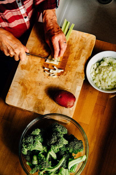西兰花汤准备图片下载