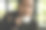亚洲中年男子在咖啡馆喝咖啡的肖像图片下载