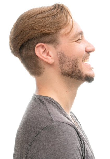 年轻英俊男子的侧面画像。在白色背景上隔离图片下载