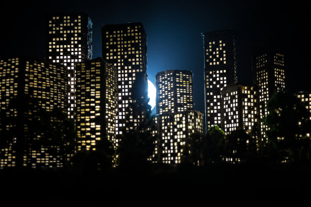 卡通风格的城市建筑。带有灯光的现实城市建筑微缩模型。背景。图片下载