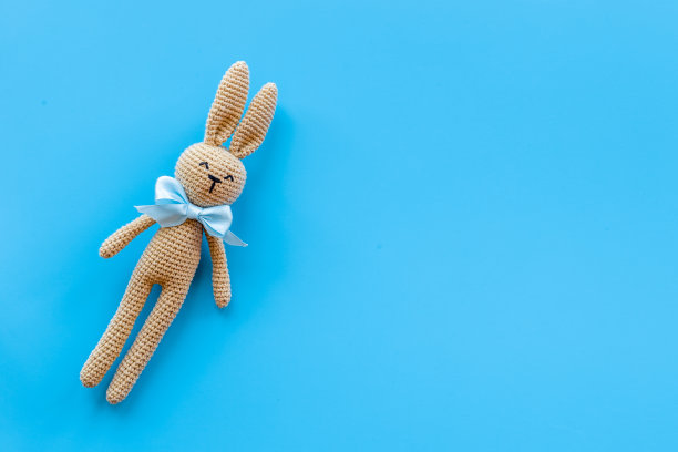 手工制作的玩具复活节兔子快乐的复活节背景图片下载