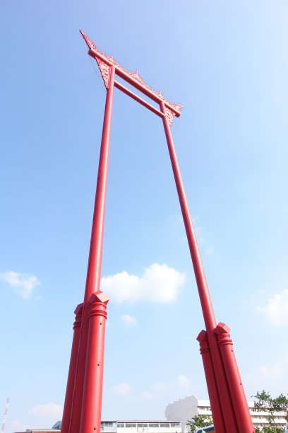 泰国曼谷巨大的秋千象征着蓝天(Sao Ching Cha)图片下载