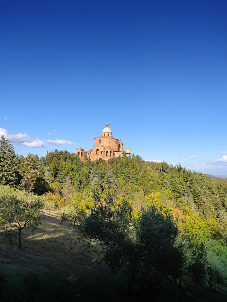 意大利博洛尼亚附近的圣卢卡避难所图片下载