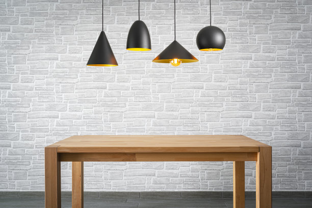 砖墙、桌子和吊灯。本空间图片下载