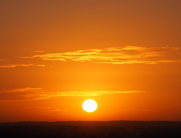 明亮的橙色日出图片下载