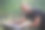 年轻热情的男子弹奏电子钢琴图片图片下载