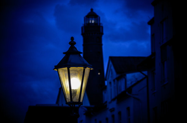 夜晚的街灯图片下载